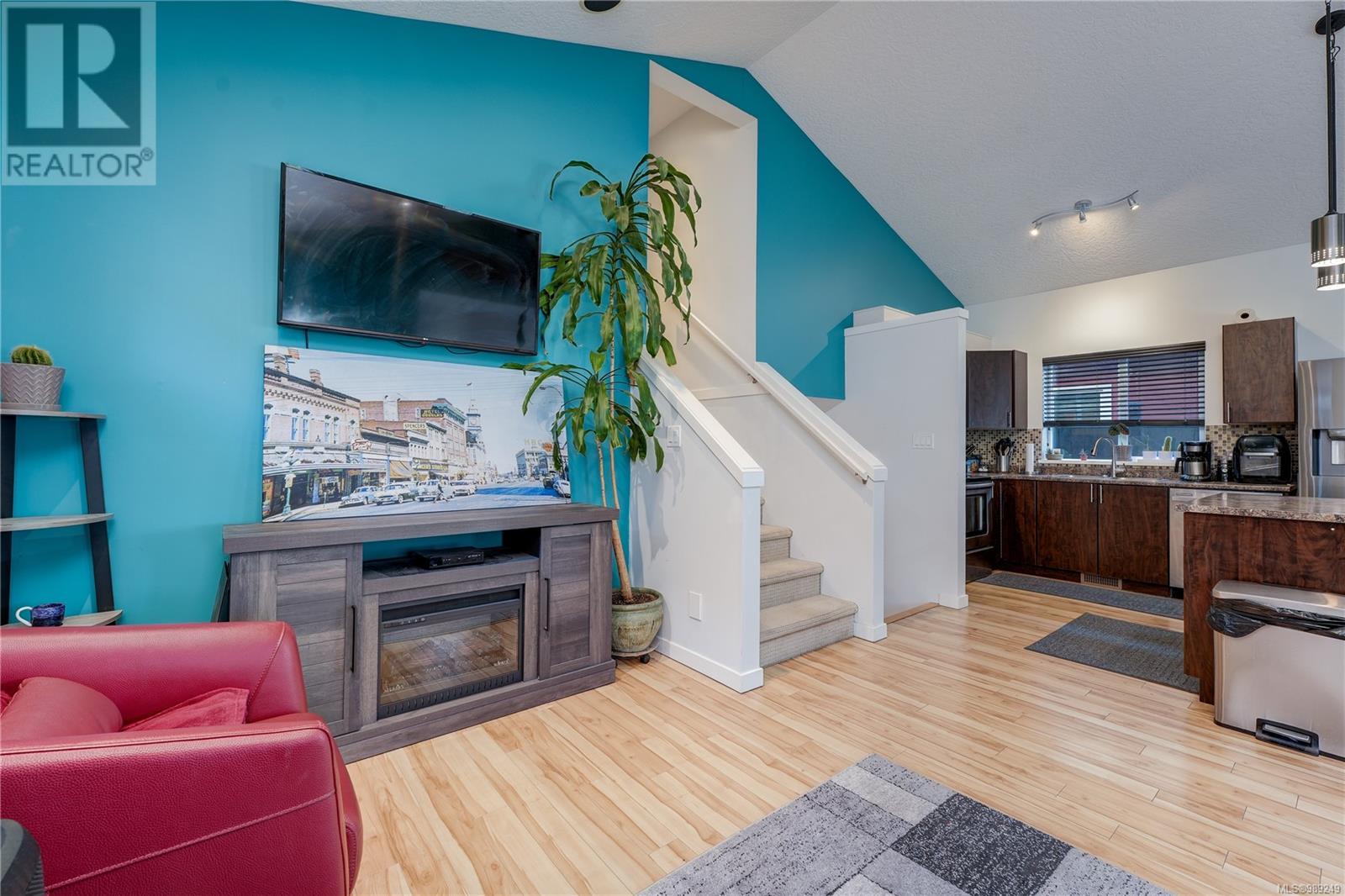 Property at 3190 Kettle Creek Cres image 3
