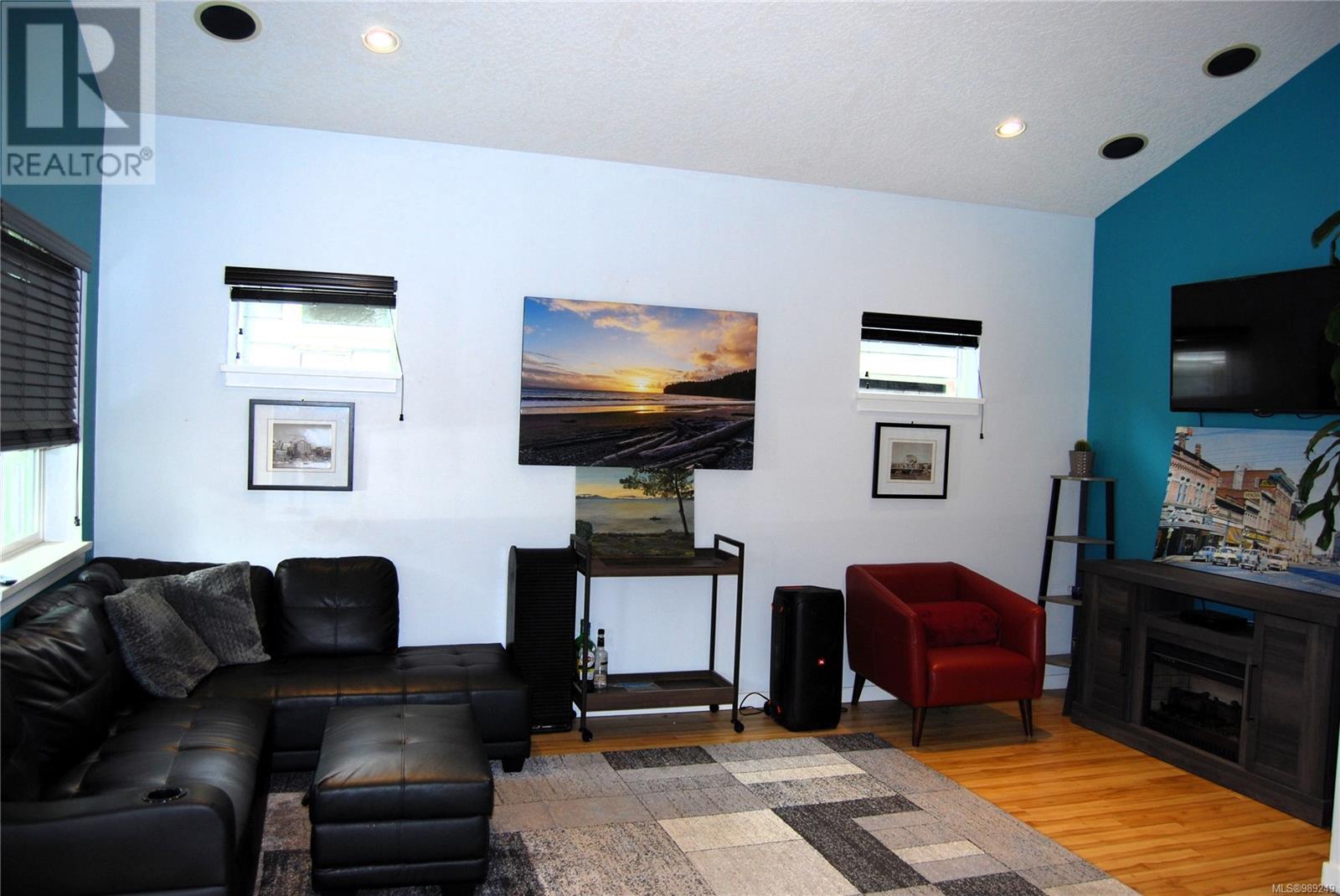 Property at 3190 Kettle Creek Cres image 4