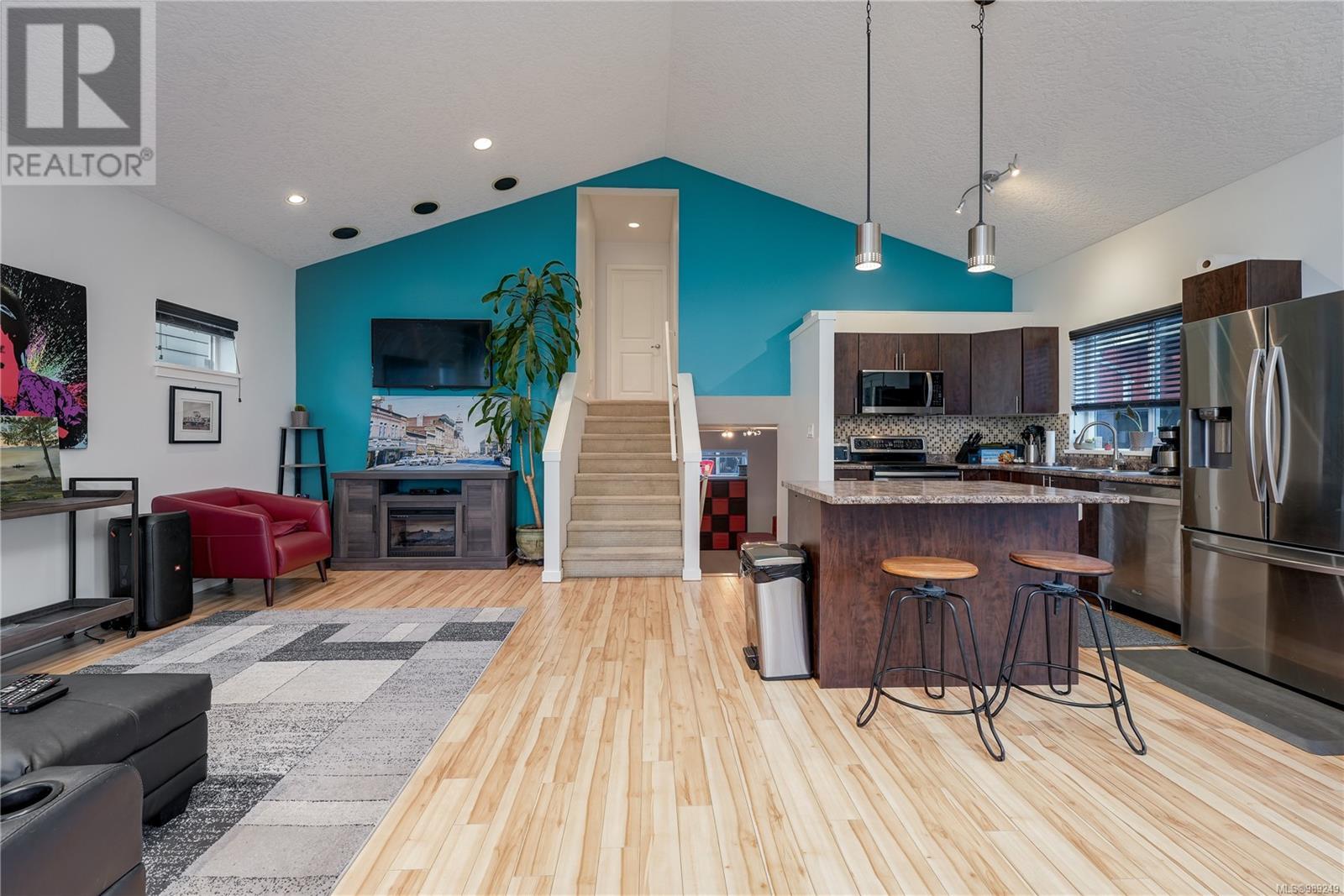 Property at 3190 Kettle Creek Cres image 2