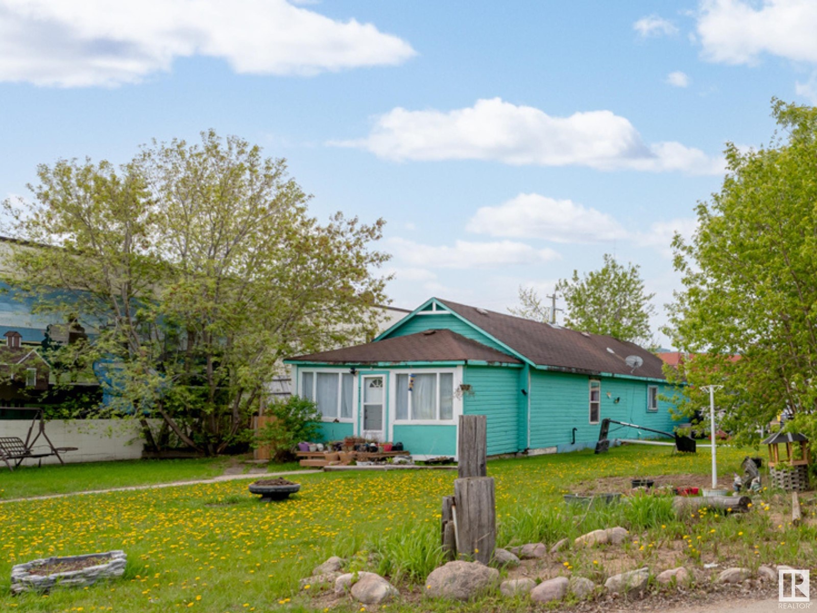 Property at 711 Lakeshore DR image 3