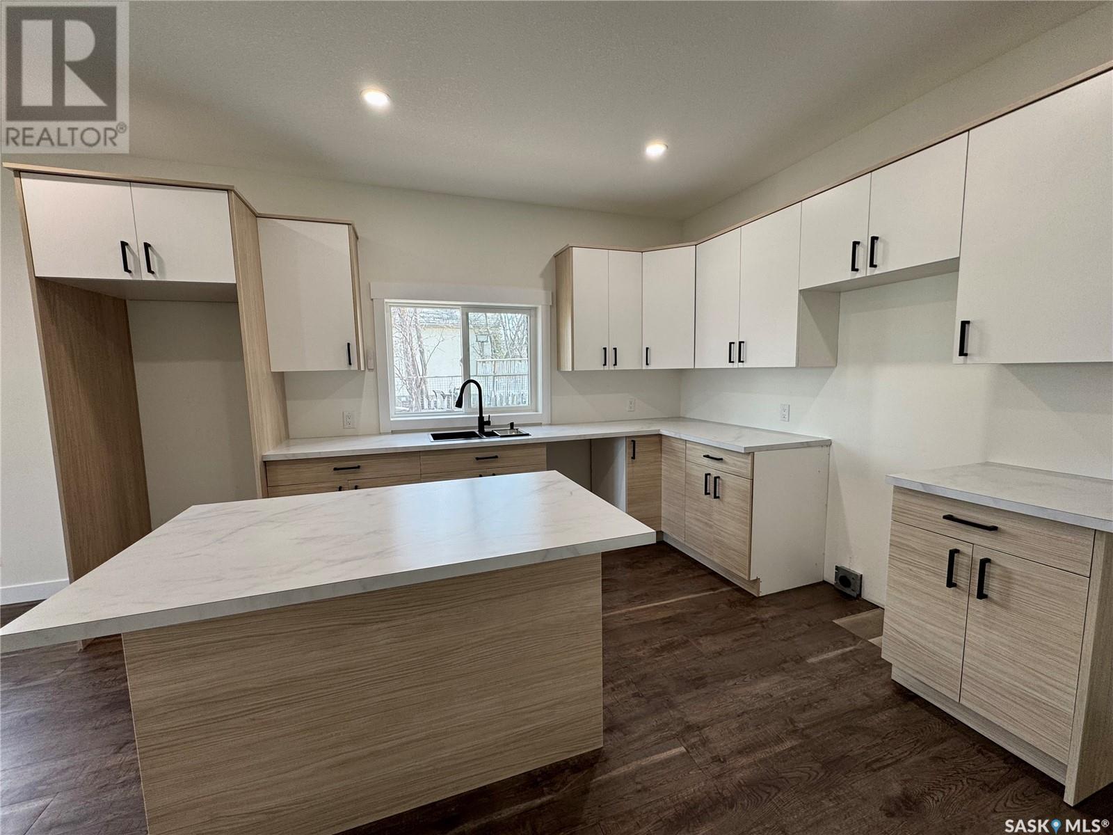 211 9th Street E, Prince Albert, Saskatchewan  S6V 0X7 - Photo 4 - SK003724
