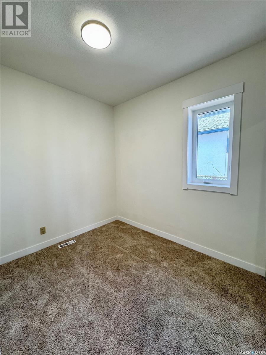 211 9th Street E, Prince Albert, Saskatchewan  S6V 0X7 - Photo 9 - SK003724