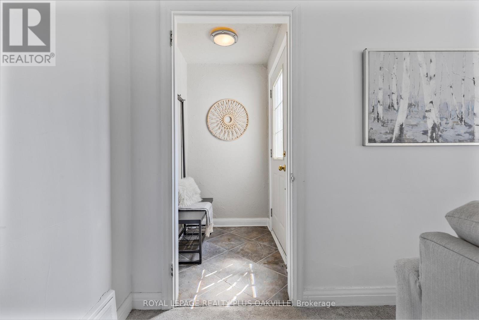 2 Westcliffe Avenue, Hamilton, Ontario  L9C 1K2 - Photo 8 - X12105266