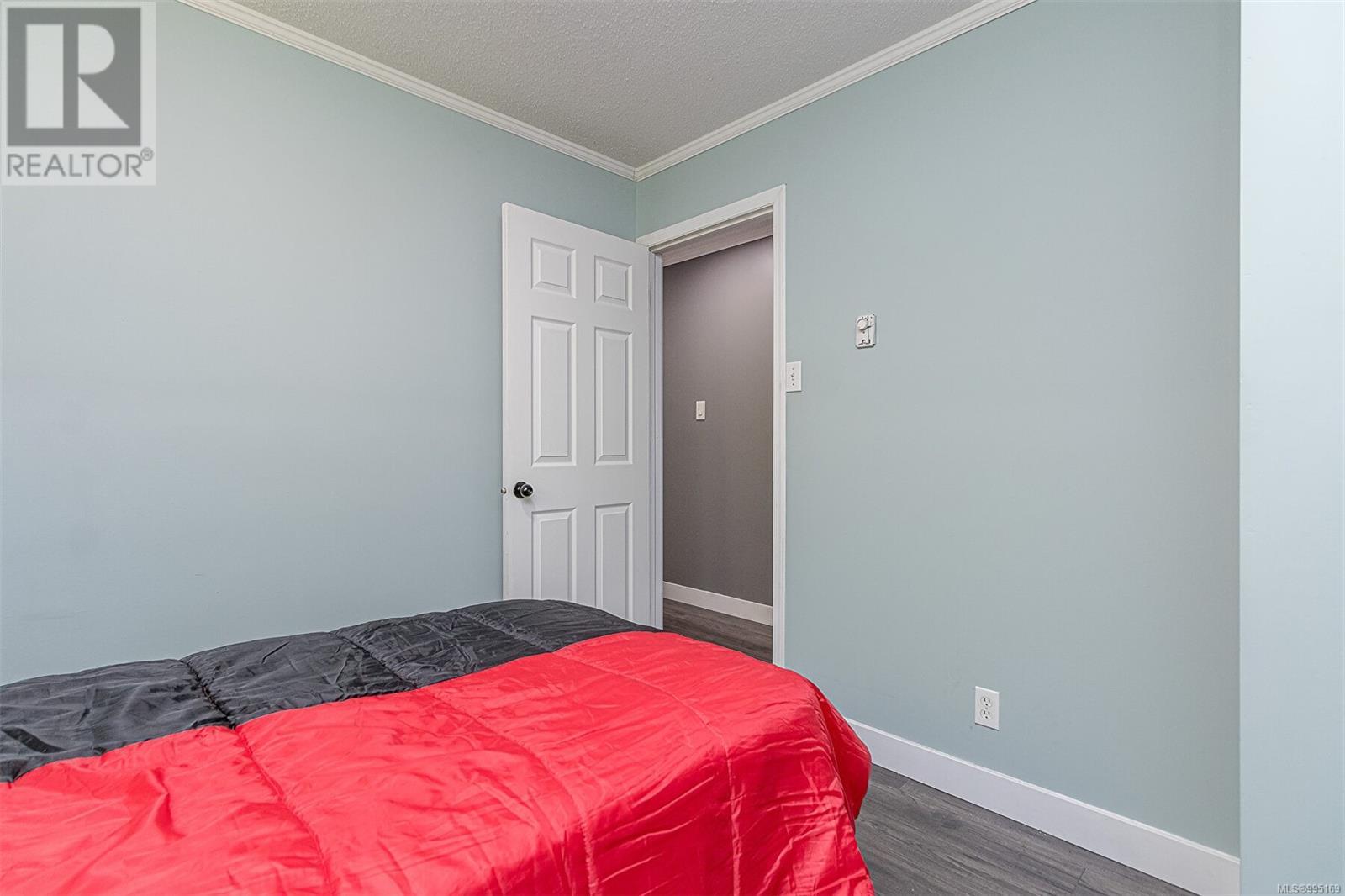 Property at 2051 Cedar Rd N image 5