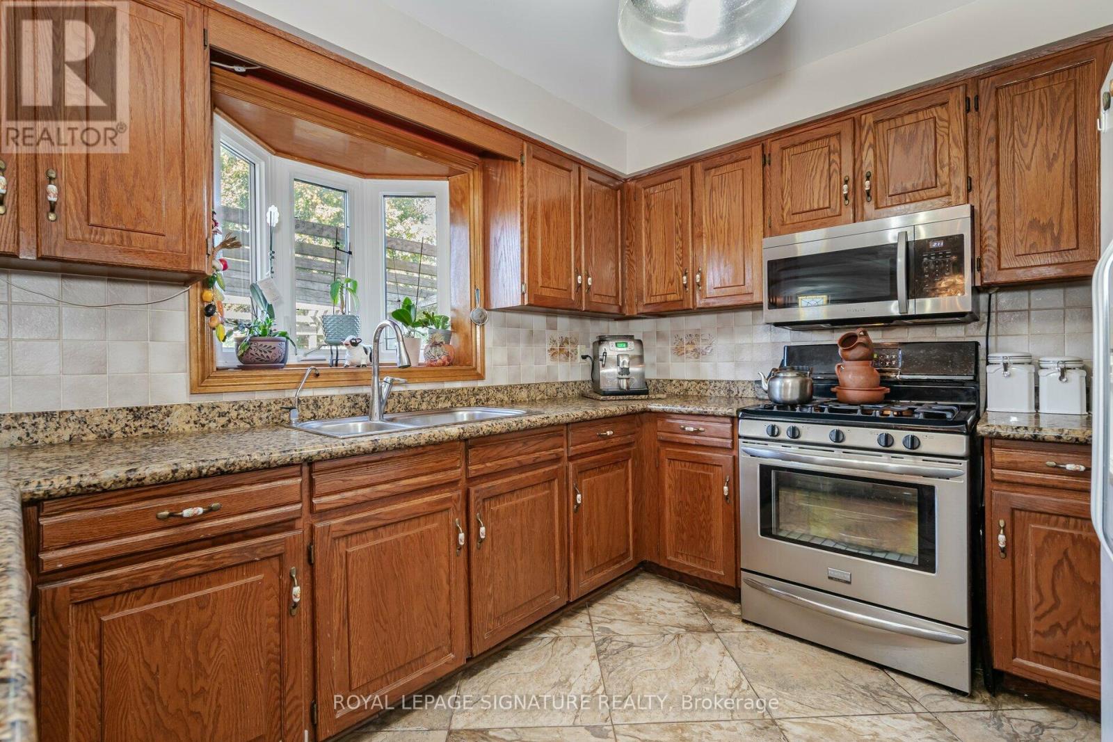 100 Gas Light Crescent, Vaughan, Ontario  L4L 8G1 - Photo 15 - N12105333