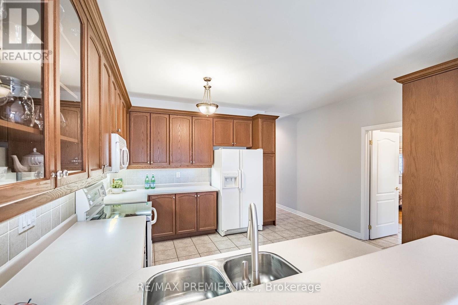 12 Amalfi Court, Vaughan, Ontario  L4L 9S2 - Photo 14 - N12101991
