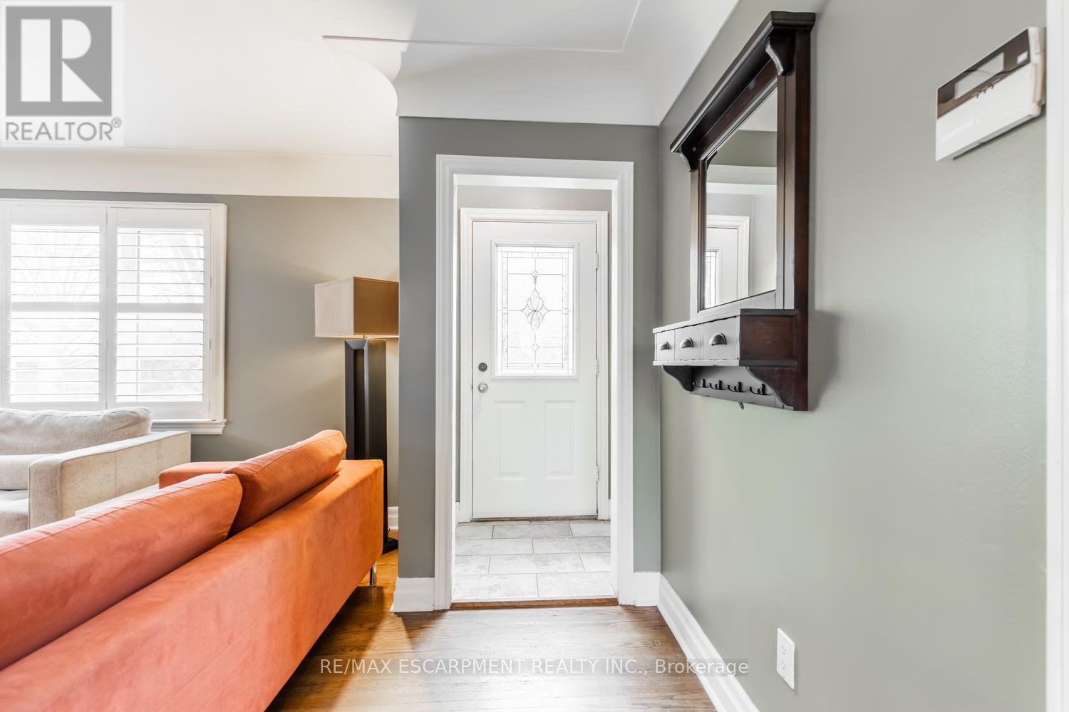 961 Shadeland Avenue, Burlington, Ontario  L7T 2M4 - Photo 3 - W12105375