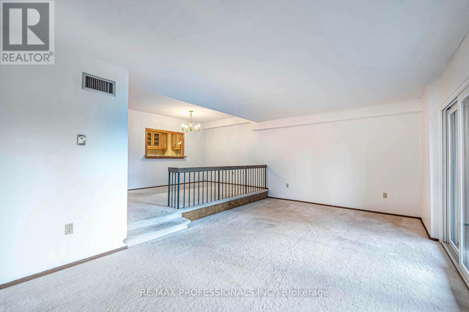 407 - 965 Inverhouse Drive, Mississauga, Ontario  L5J 4B4 - Photo 8 - W12105394