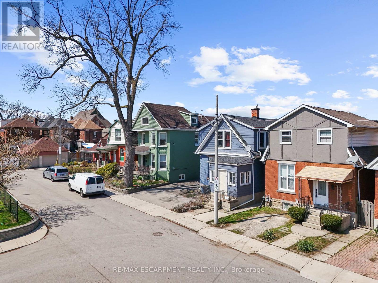 11 Wright Avenue, Hamilton, Ontario  L8L 2T5 - Photo 2 - X12105353