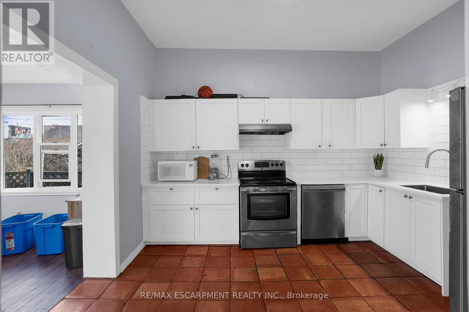 11 Wright Avenue, Hamilton, Ontario  L8L 2T5 - Photo 8 - X12105353