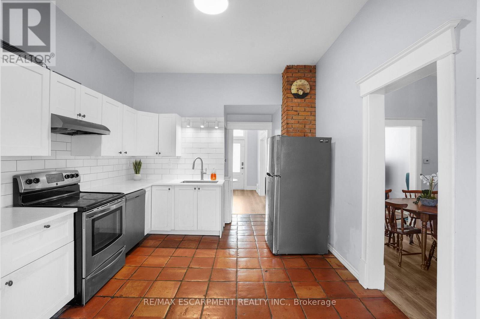 11 Wright Avenue, Hamilton, Ontario  L8L 2T5 - Photo 9 - X12105353