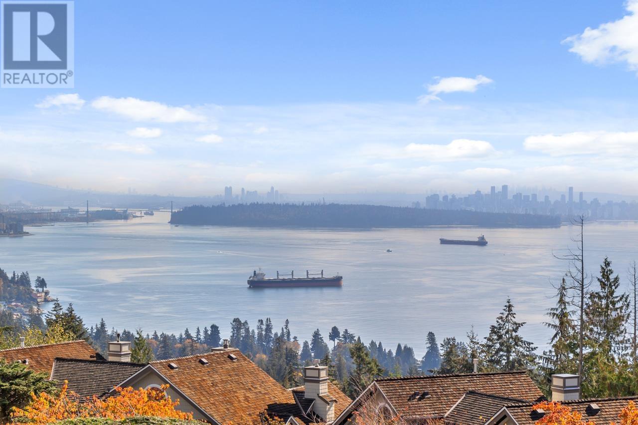 5401 West Vista Court, West Vancouver, British Columbia  V7W 3G8 - Photo 2 - R2994500