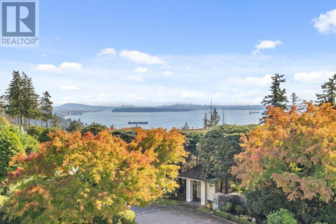 5401 West Vista Court, West Vancouver, British Columbia  V7W 3G8 - Photo 1 - R2994500