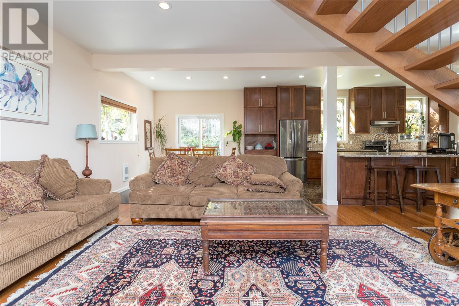 Property at 4572 Cordova Bay Rd image 2