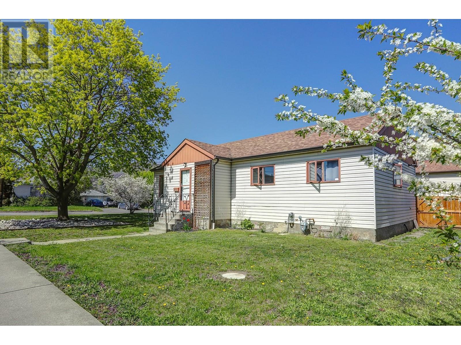 Property at 3913 27 Avenue image 3