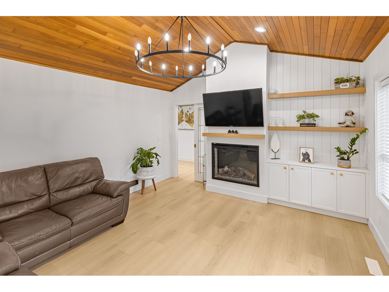 Property at 15542 58A AVENUE image 3