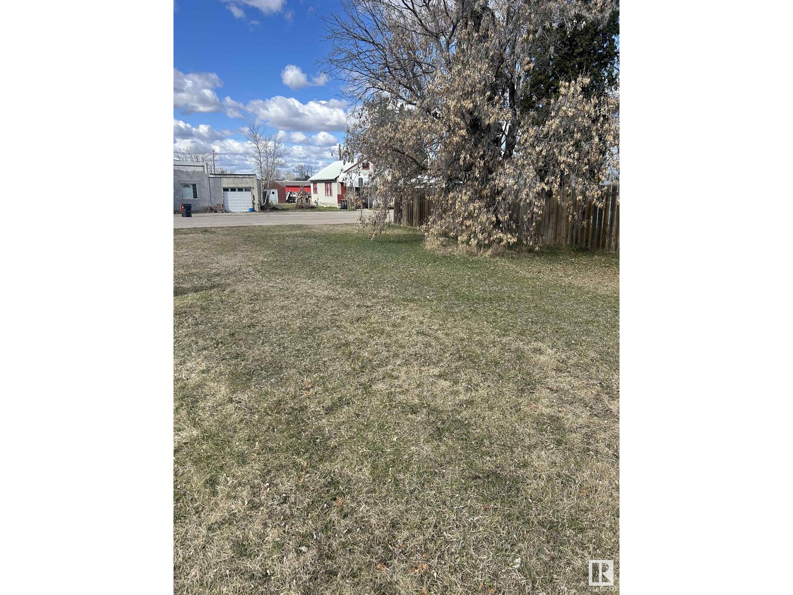 Property at 49 AVE 51 STREET image 2