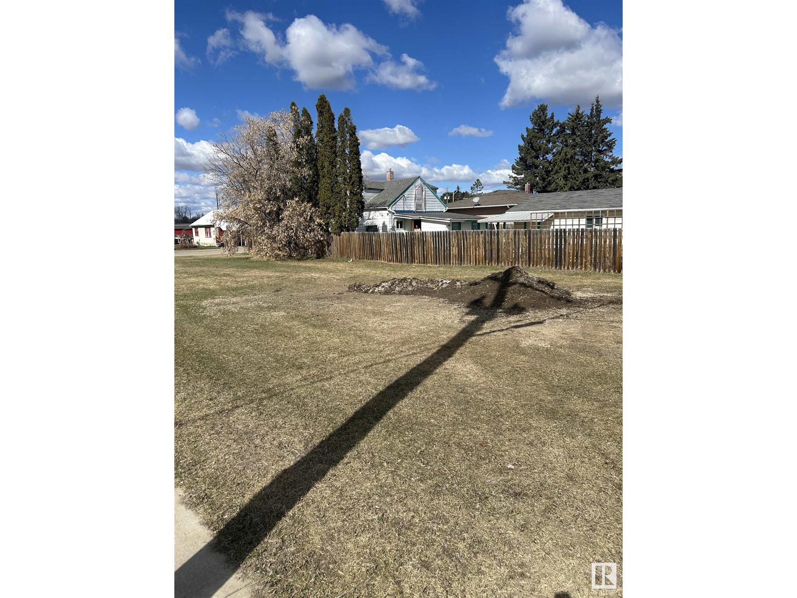 Property at 49 AVE 51 STREET image 4