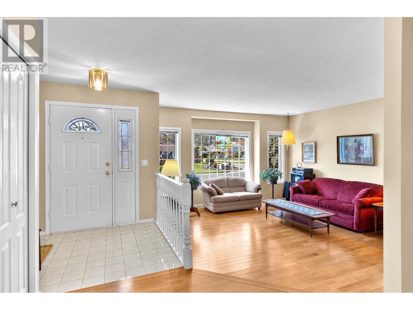 Property at 390 McTavish Crescent image 4
