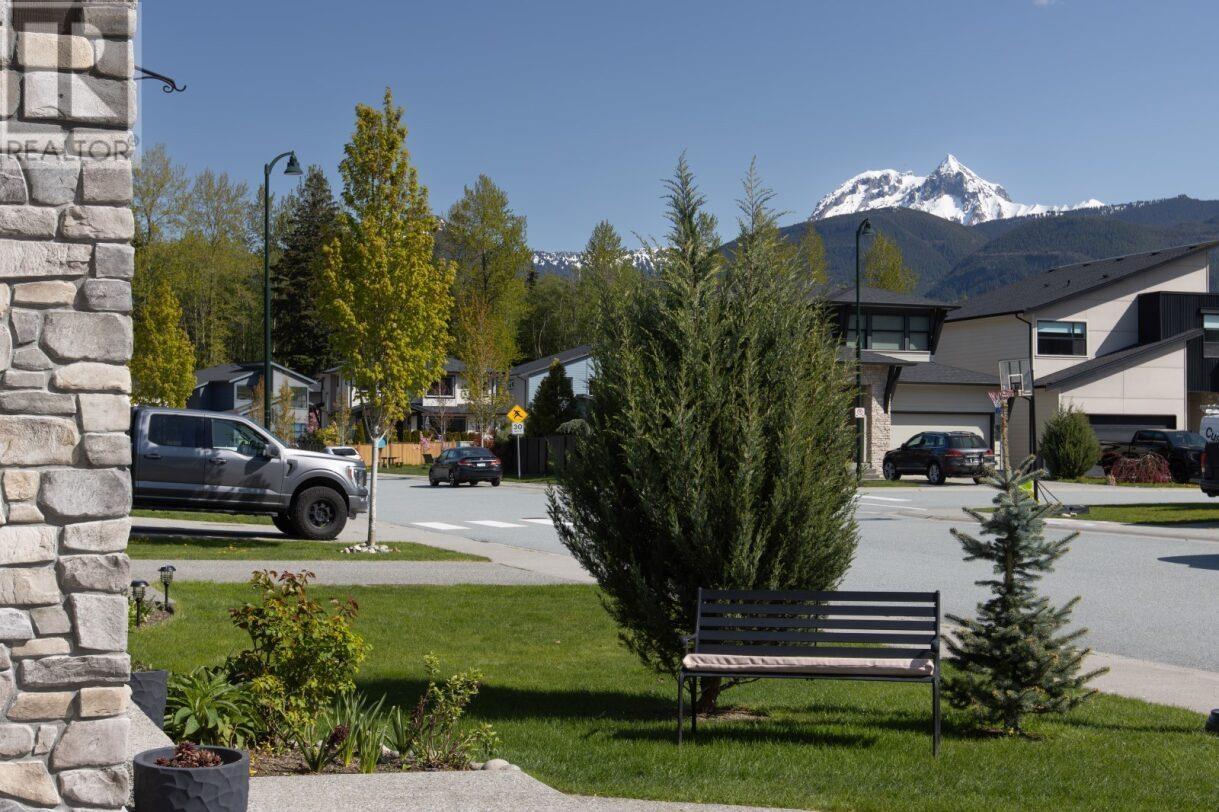 39253 Falcon Crescent, Squamish, British Columbia  V8B 0V8 - Photo 5 - R2994579