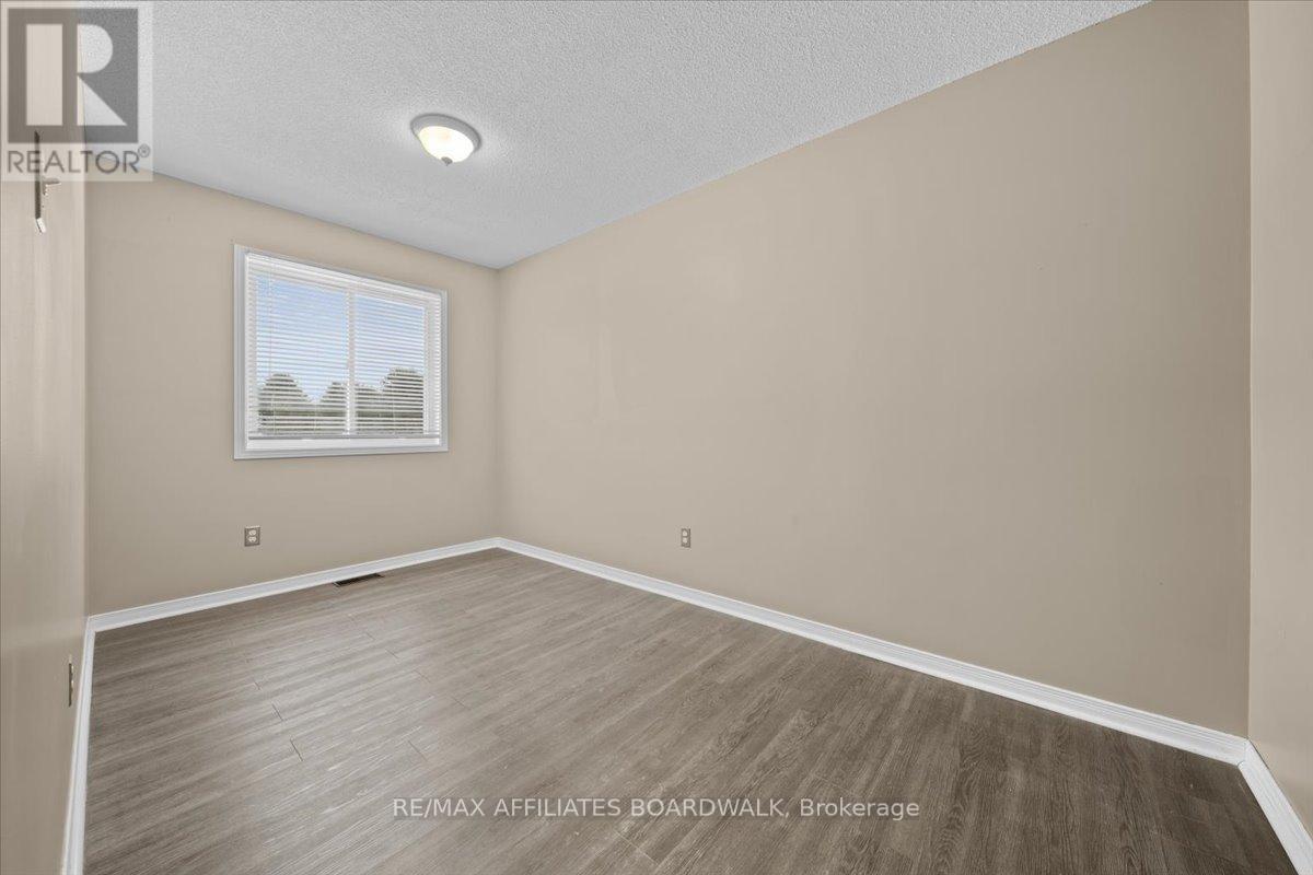 3360 Wilhaven Drive, Ottawa, Ontario  K4C 1K4 - Photo 12 - X12105468