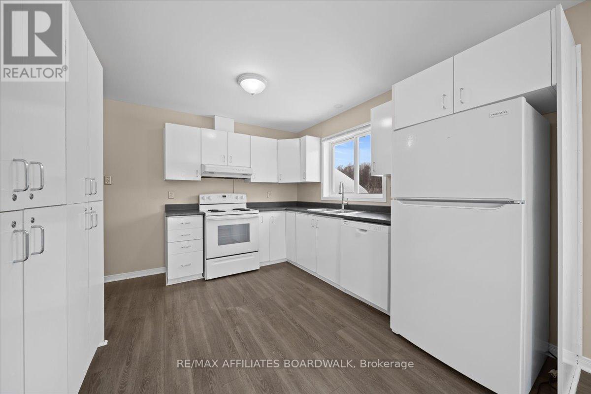 3360 Wilhaven Drive, Ottawa, Ontario  K4C 1K4 - Photo 8 - X12105468