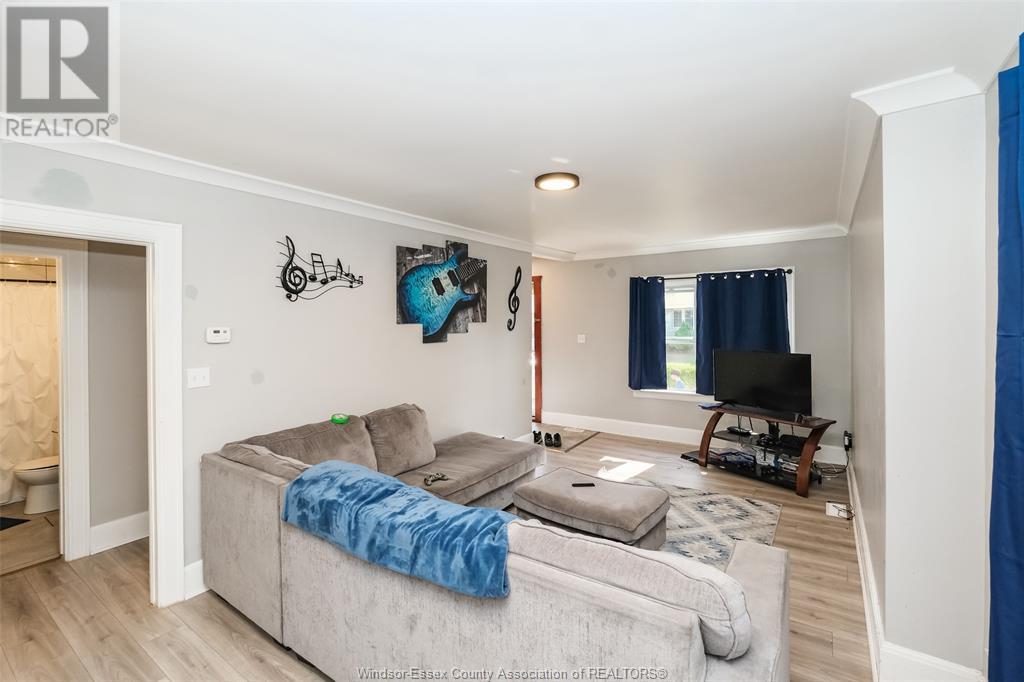 Property at 1556 GLADSTONE AVENUE image 3