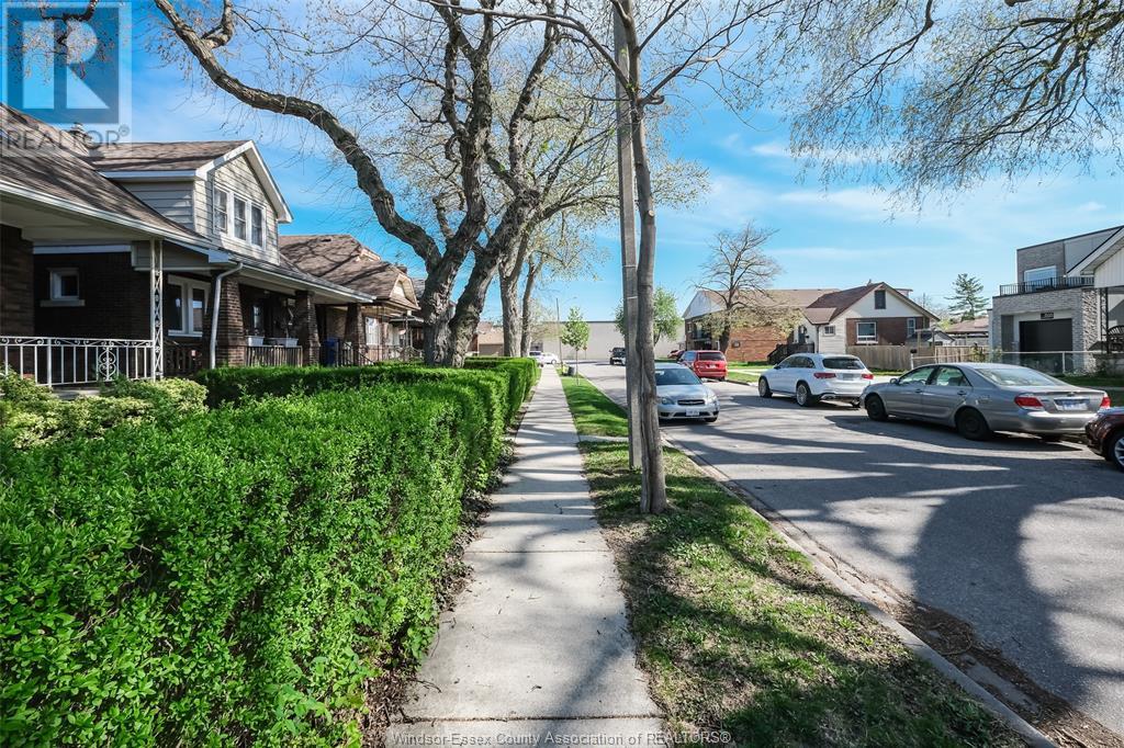 Property at 1556 GLADSTONE AVENUE image 2