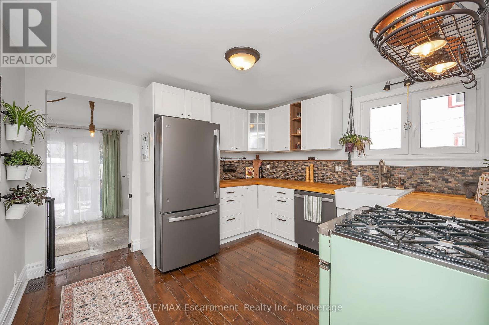 24 Robinson Street S, Grimsby, Ontario  L3M 3C4 - Photo 10 - X12029522