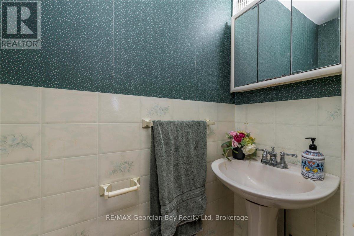 579 Marshall Road, Tiny, Ontario  L4R 0E3 - Photo 9 - S12105525