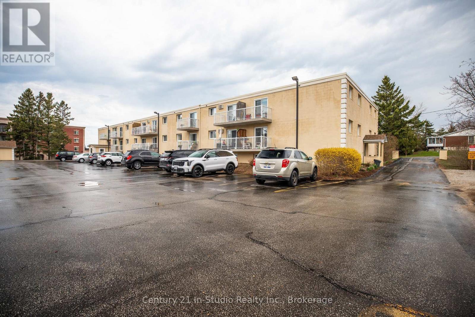 115 - 229 Adelaide Street, Saugeen Shores, Ontario  N0H 2L0 - Photo 4 - X12105528