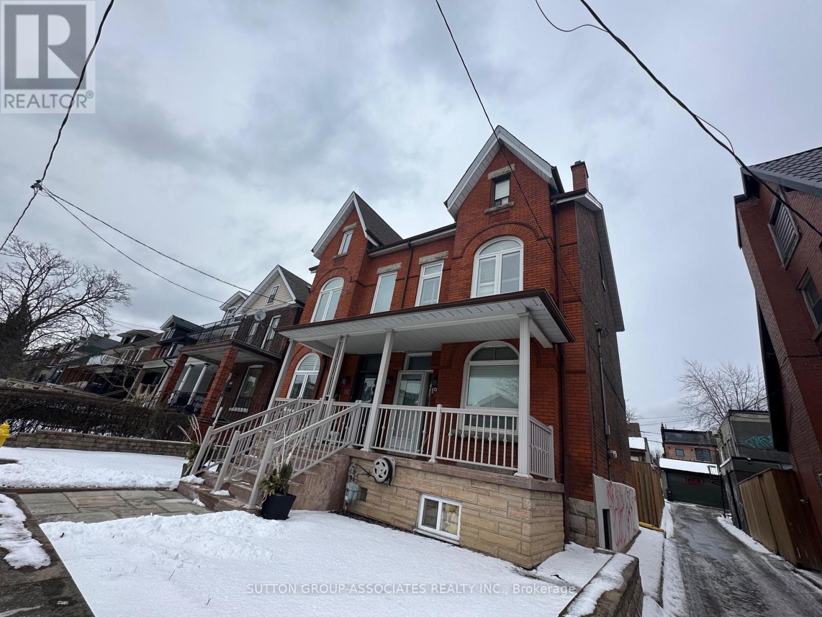 195 MONTROSE AVENUE, Toronto, Ontario