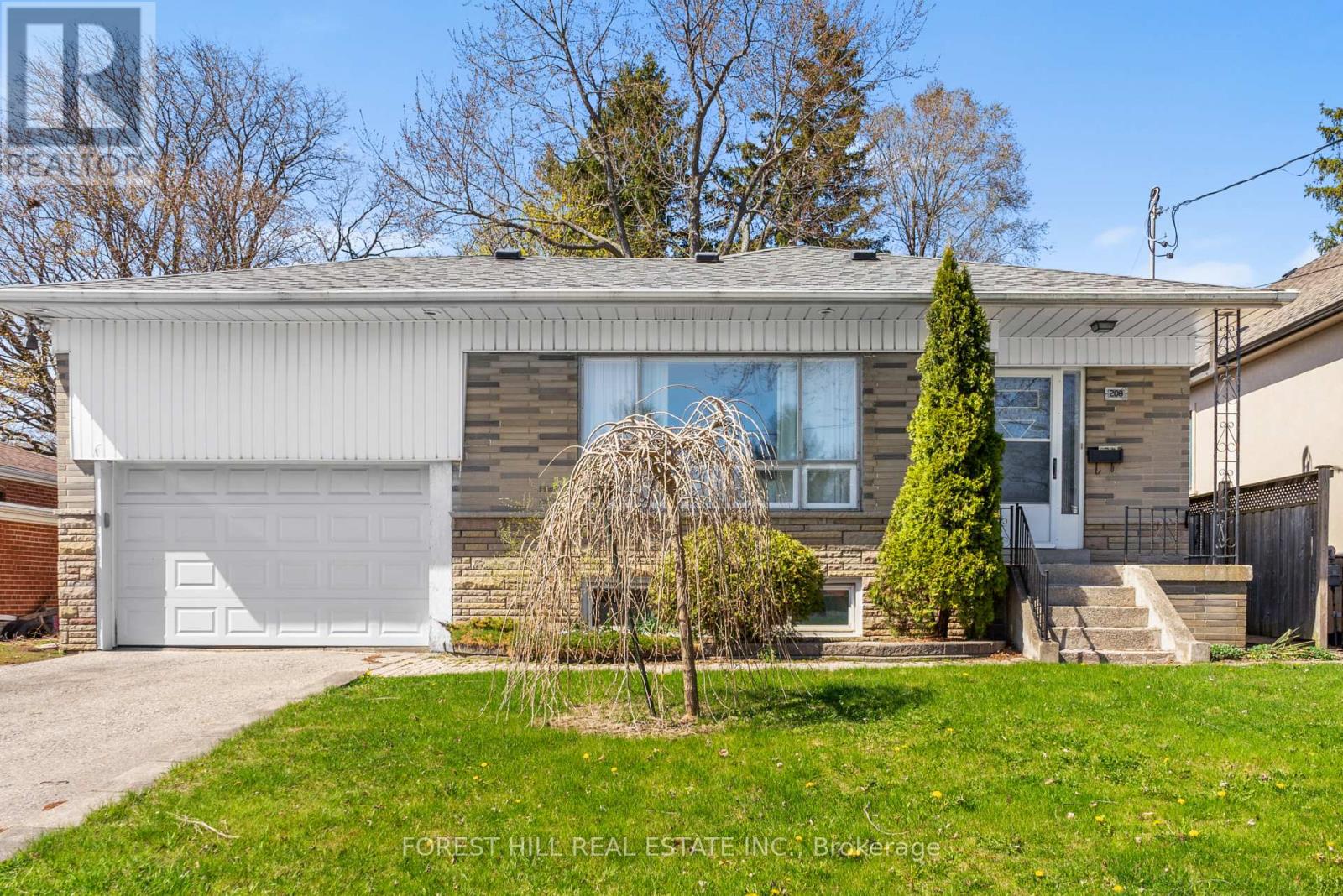 208 PARK HOME AVENUE, Toronto, Ontario