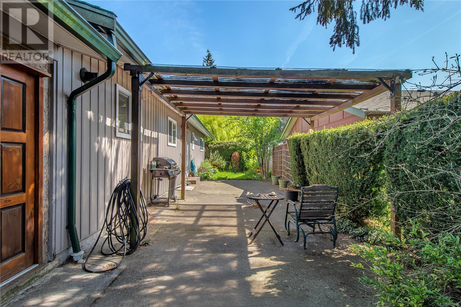 Property at 1860 Cranberry Cir image 4