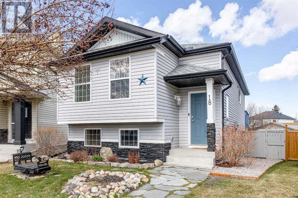 Property at 18 Everstone Court SW image 1