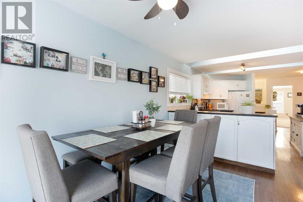Property at 18 Everstone Court SW image 5