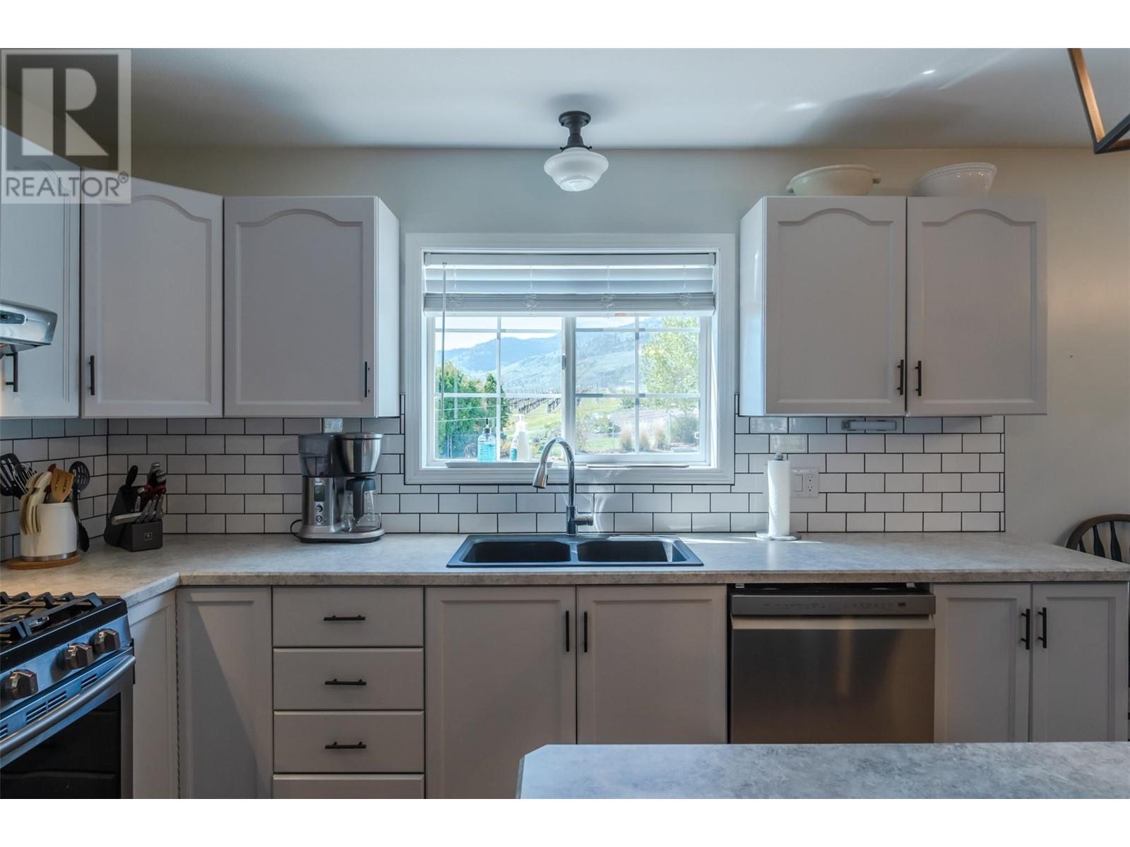 445 5 Road, Oliver, British Columbia  V0H 1T1 - Photo 6 - 10344187