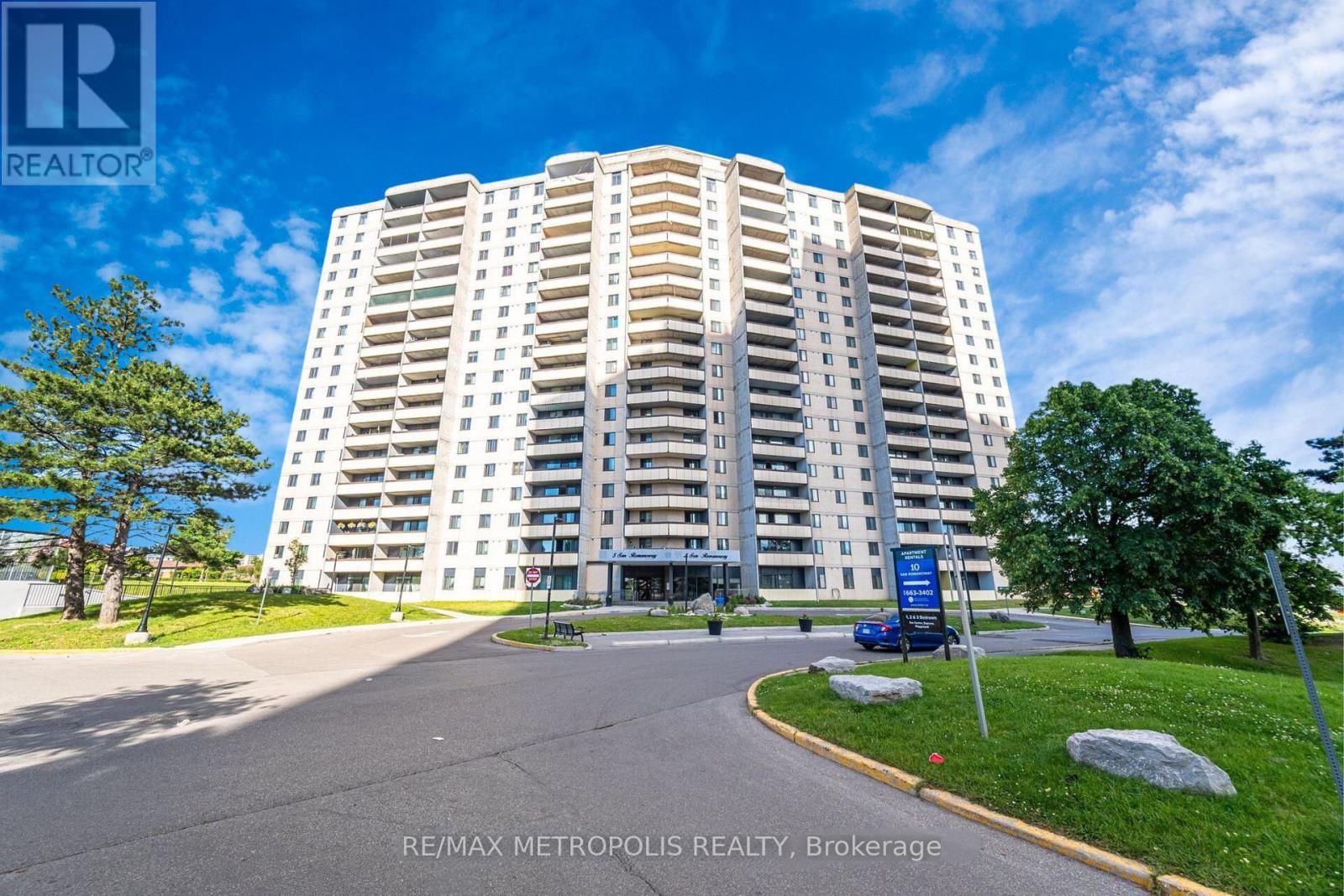 902 - 5 San Romano Way, Toronto, Ontario  M3N 2Y4 - Photo 1 - W12105532