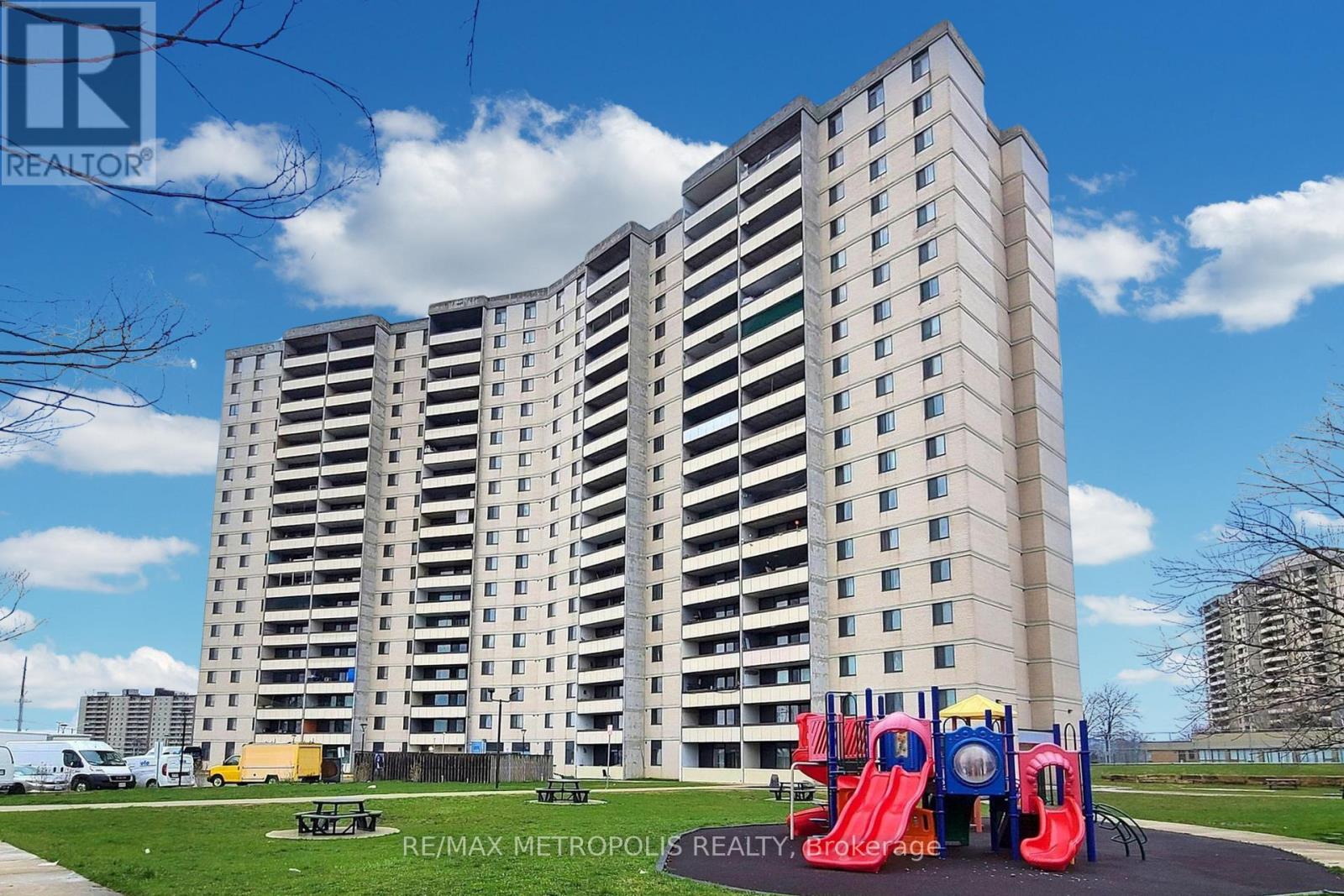 902 - 5 San Romano Way, Toronto, Ontario  M3N 2Y4 - Photo 2 - W12105532