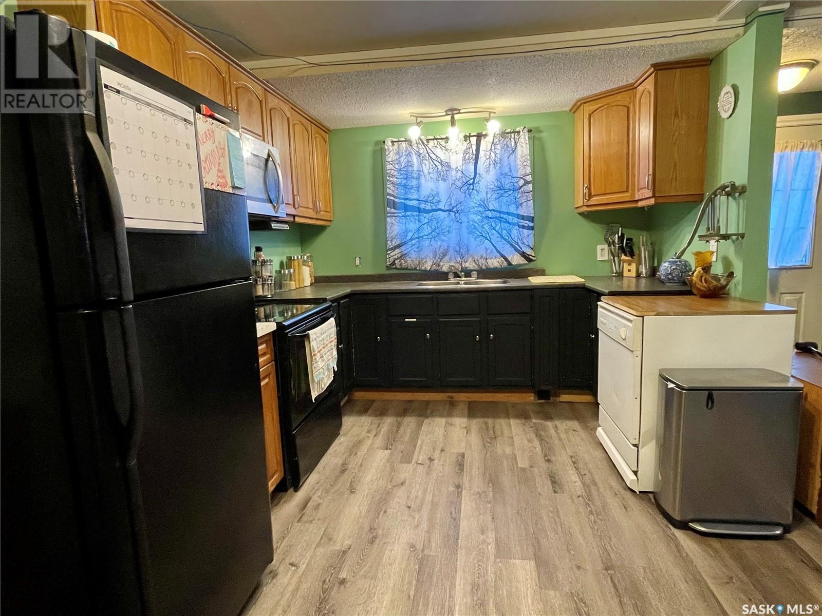 319 6th Avenue W, Biggar, Saskatchewan  S0K 0M0 - Photo 3 - SK003757