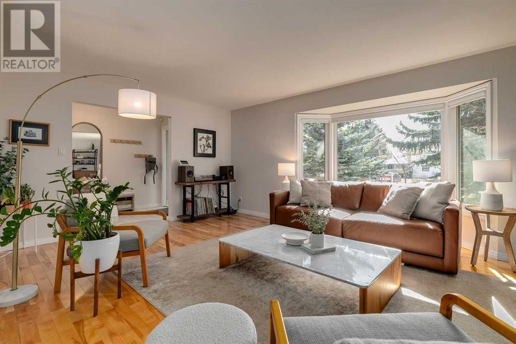 Property at 224 Oakwood Place SW image 5