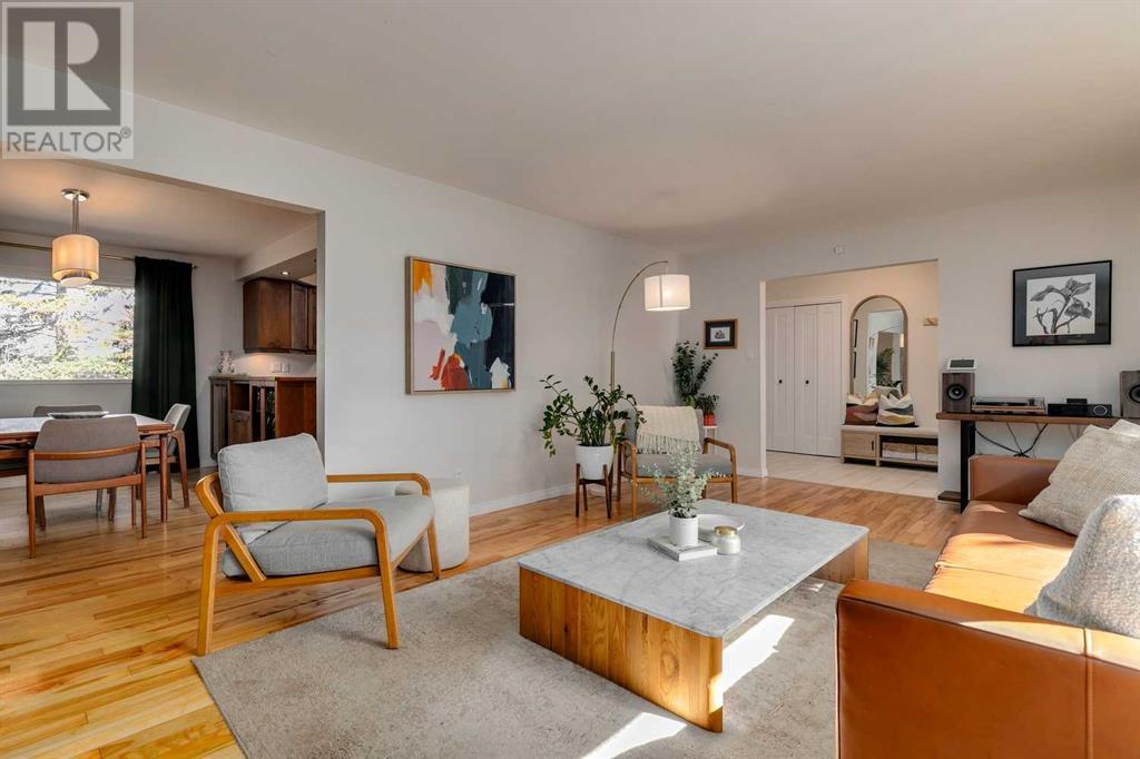 Property at 224 Oakwood Place SW image 4