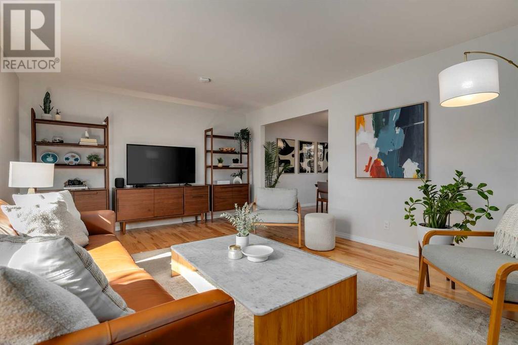 Property at 224 Oakwood Place SW image 3