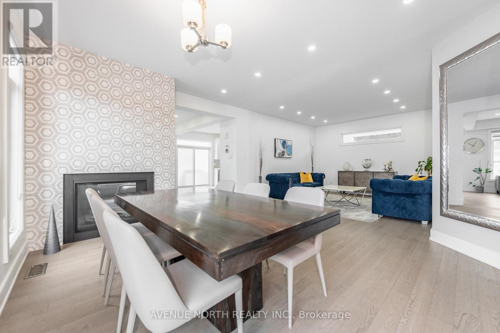 736 Fiddlehead Street, Ottawa, Ontario  K1T 0L3 - Photo 10 - X12105625
