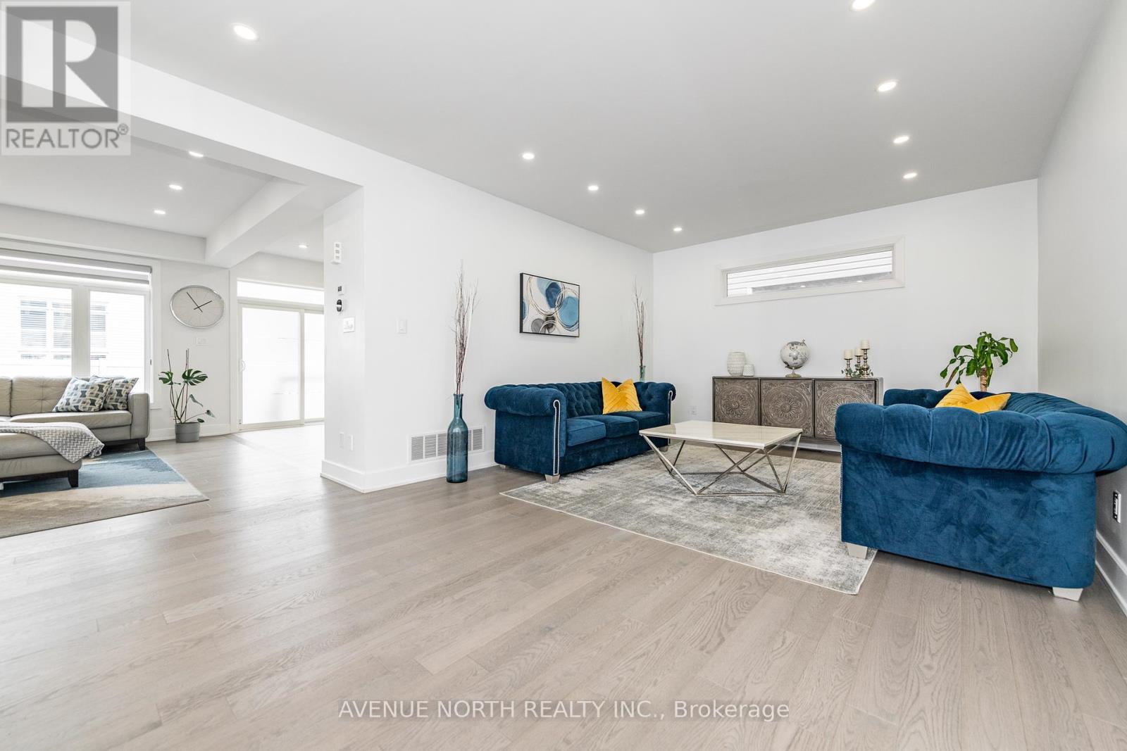 736 Fiddlehead Street, Ottawa, Ontario  K1T 0L3 - Photo 11 - X12105625