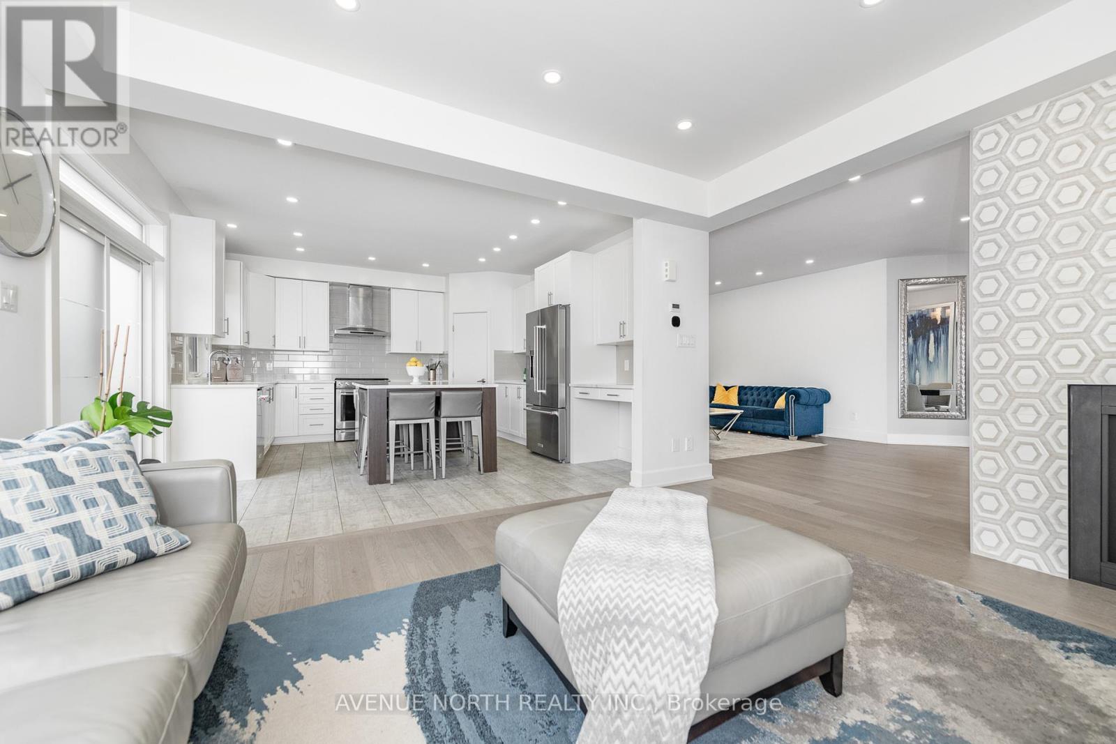 736 Fiddlehead Street, Ottawa, Ontario  K1T 0L3 - Photo 16 - X12105625