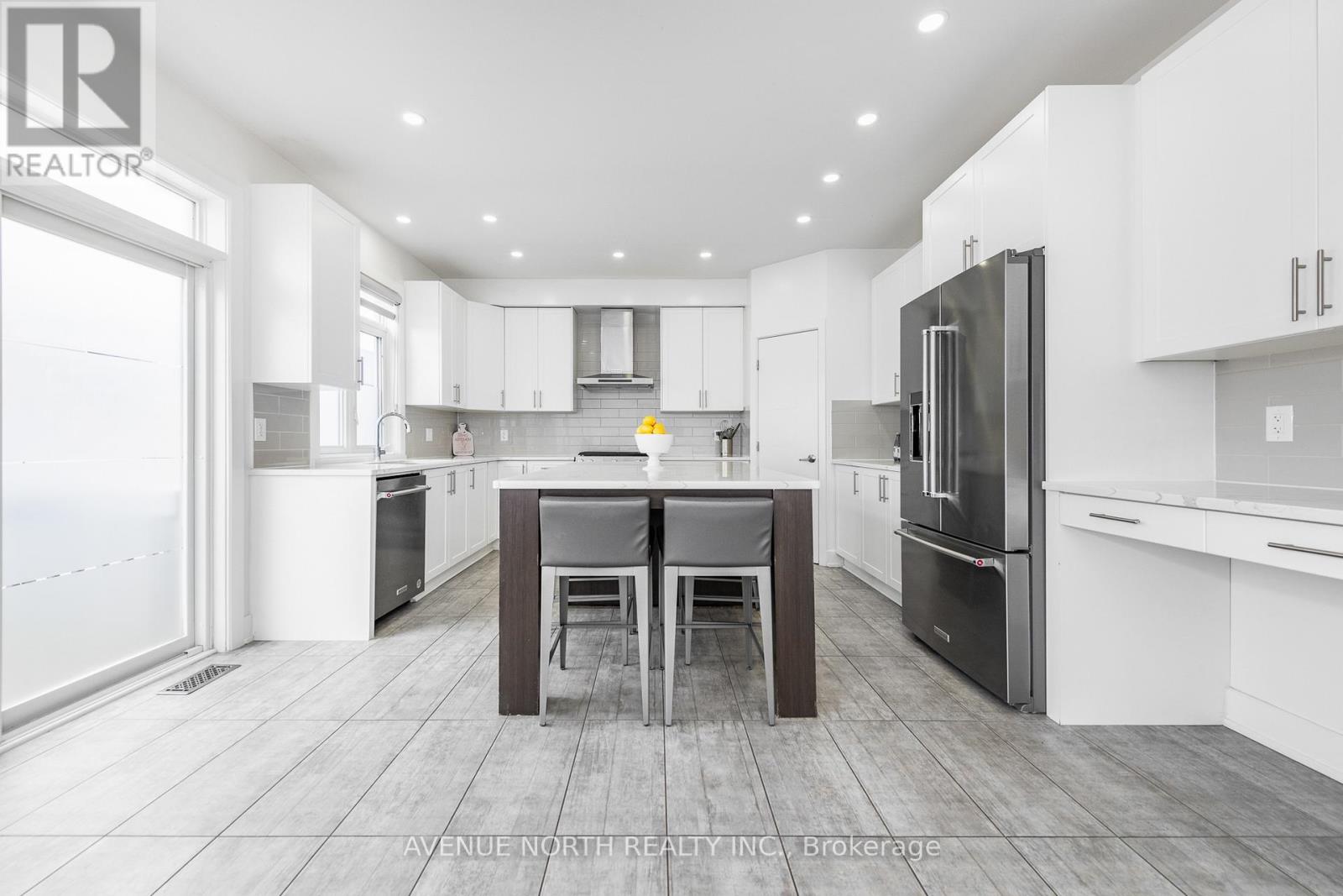 736 Fiddlehead Street, Ottawa, Ontario  K1T 0L3 - Photo 19 - X12105625