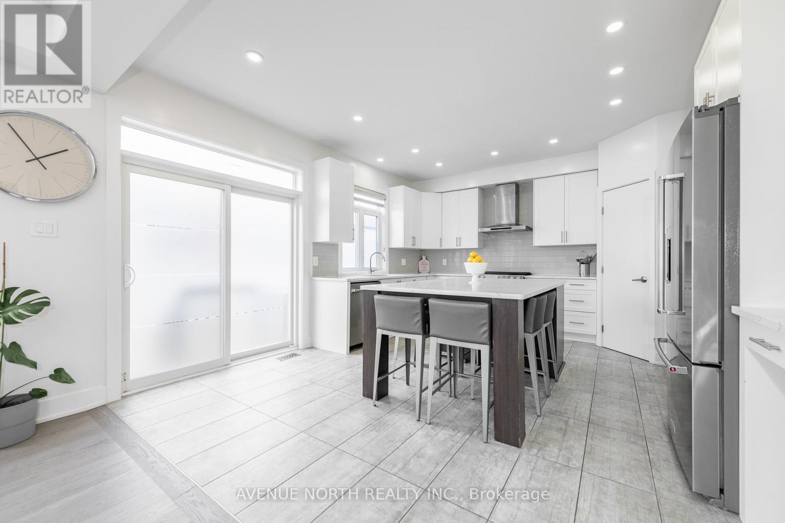 736 Fiddlehead Street, Ottawa, Ontario  K1T 0L3 - Photo 20 - X12105625