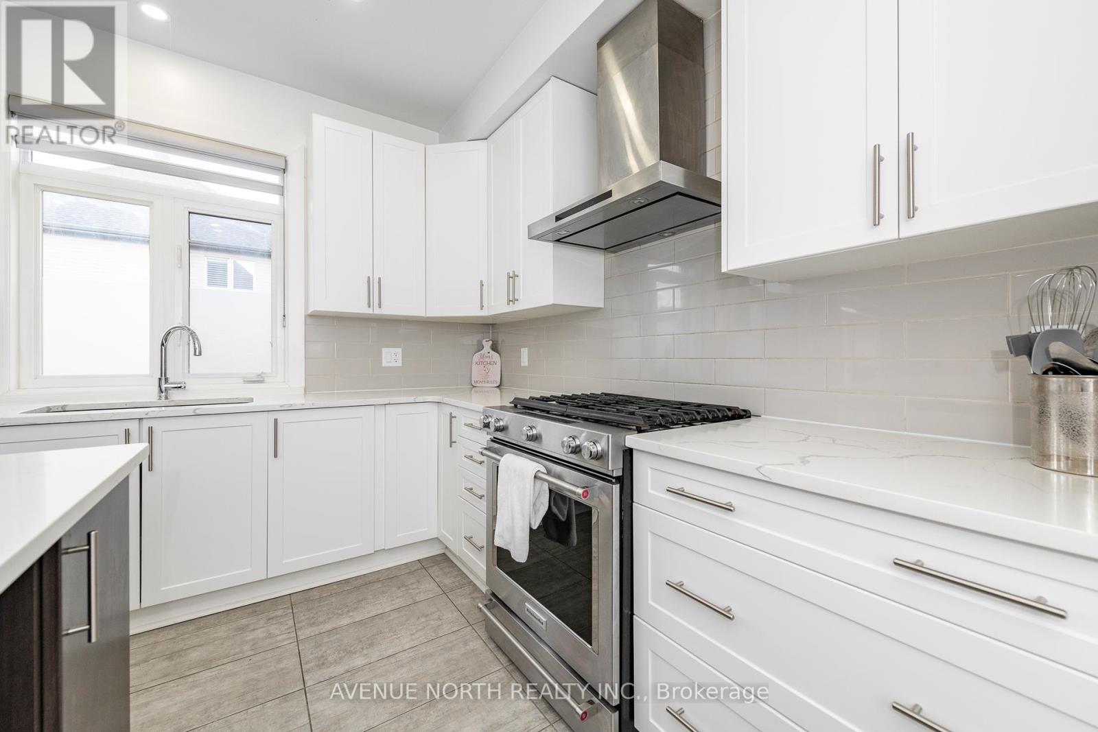 736 Fiddlehead Street, Ottawa, Ontario  K1T 0L3 - Photo 22 - X12105625