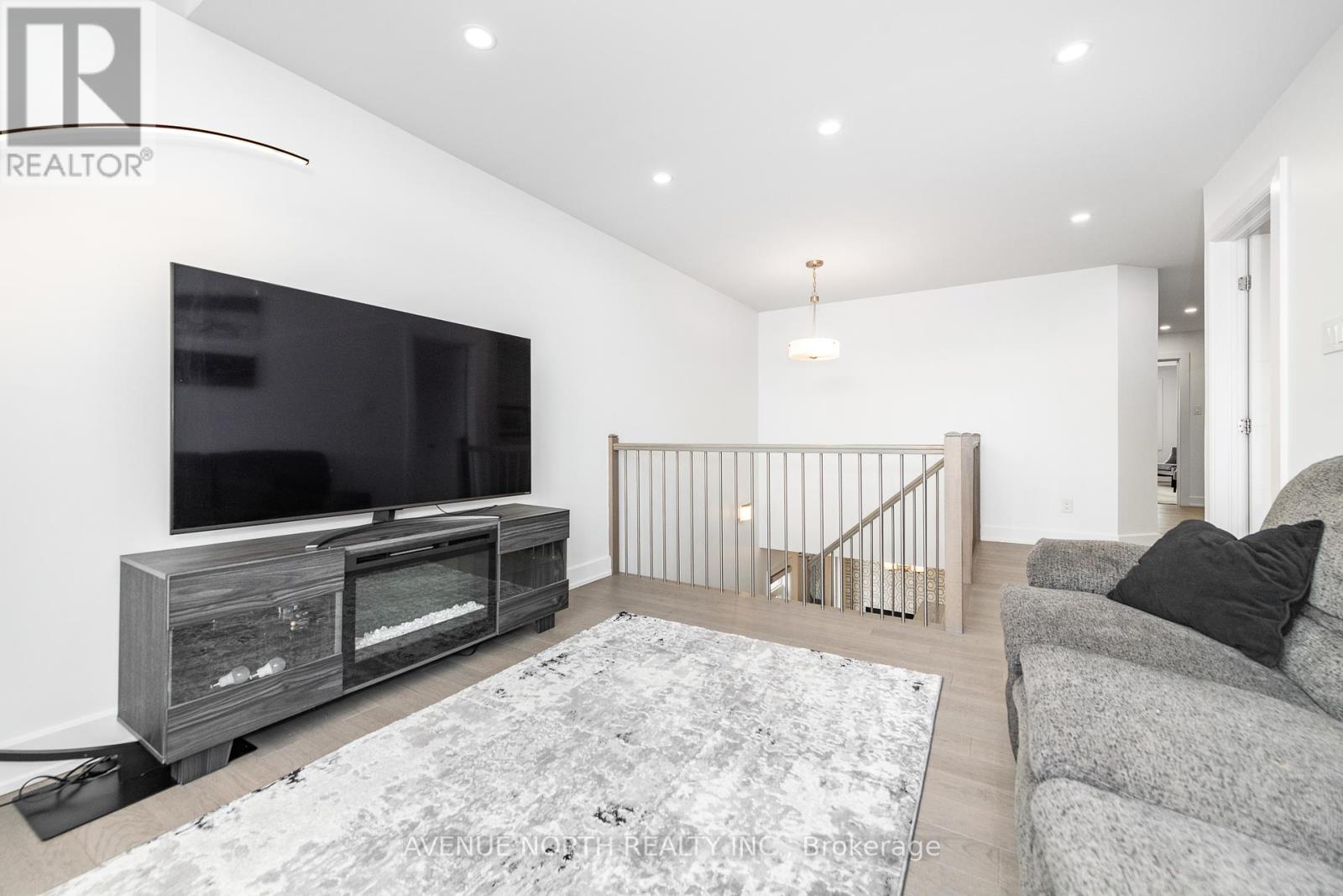 736 Fiddlehead Street, Ottawa, Ontario  K1T 0L3 - Photo 24 - X12105625